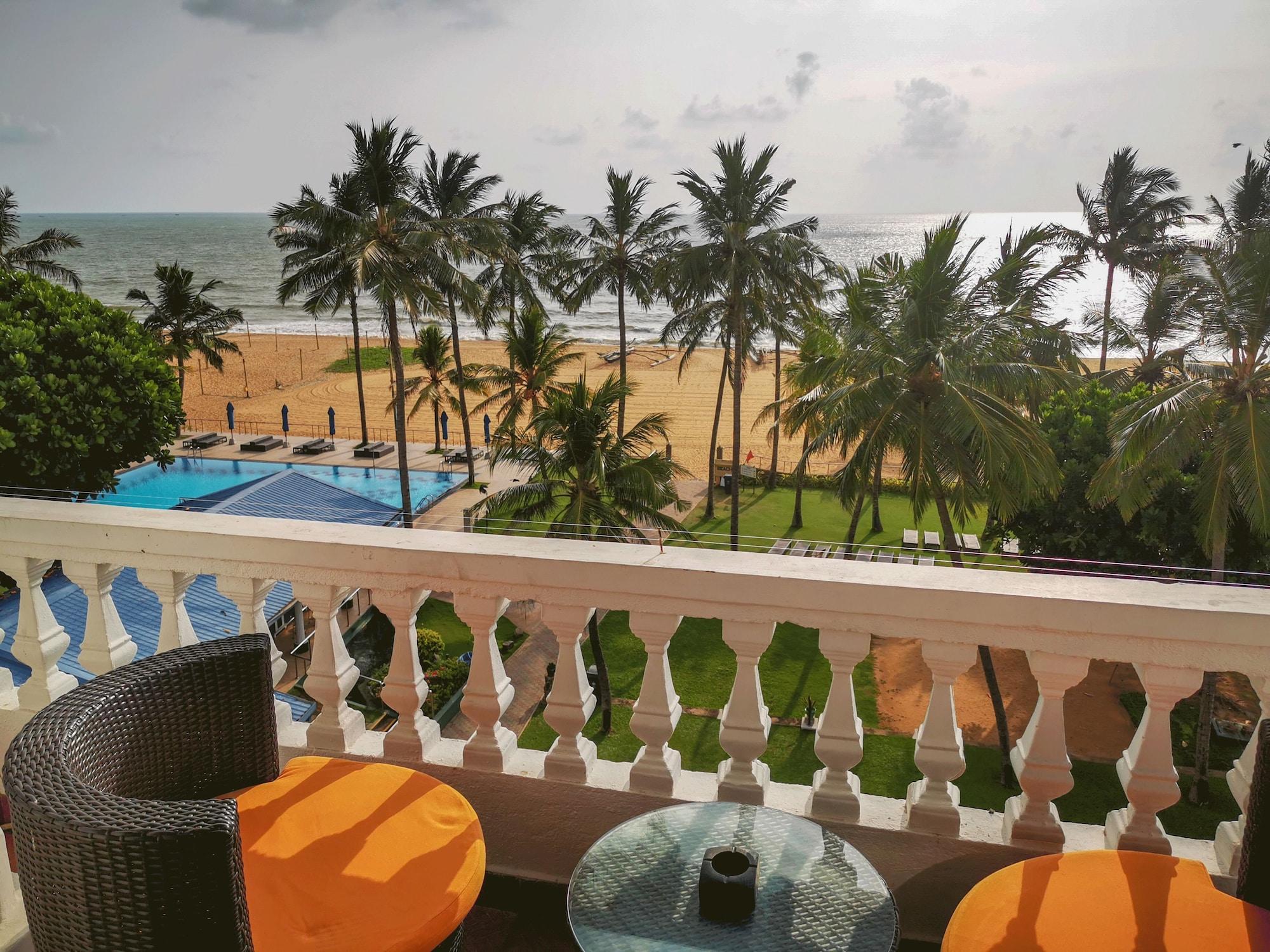 Camelot Beach Hotel Negombo Exterior foto