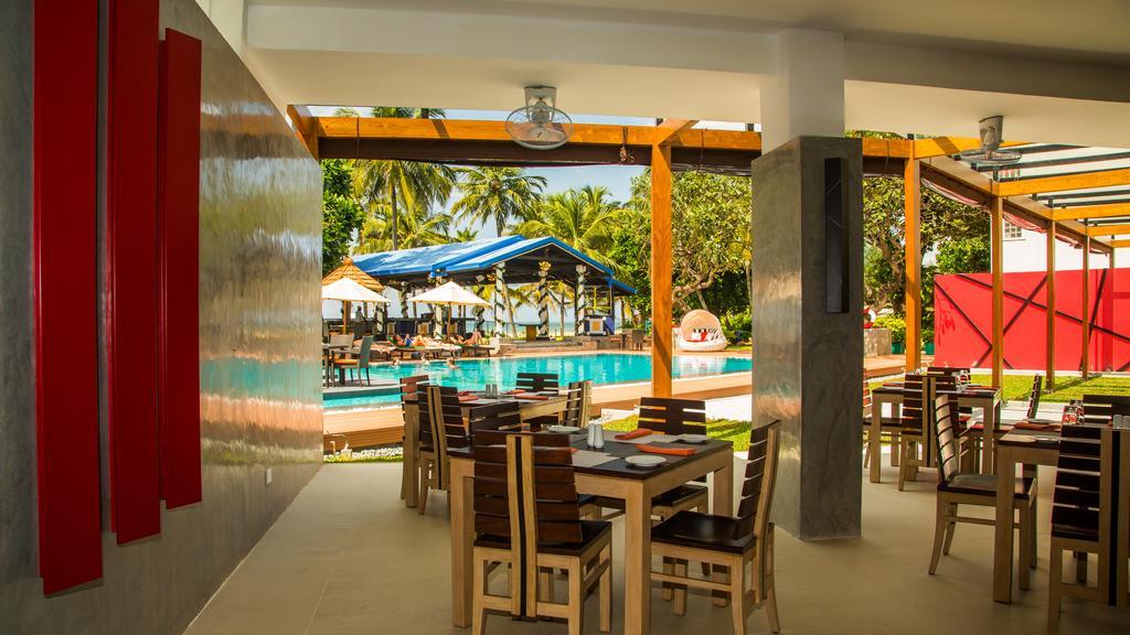 Camelot Beach Hotel Negombo Exterior foto