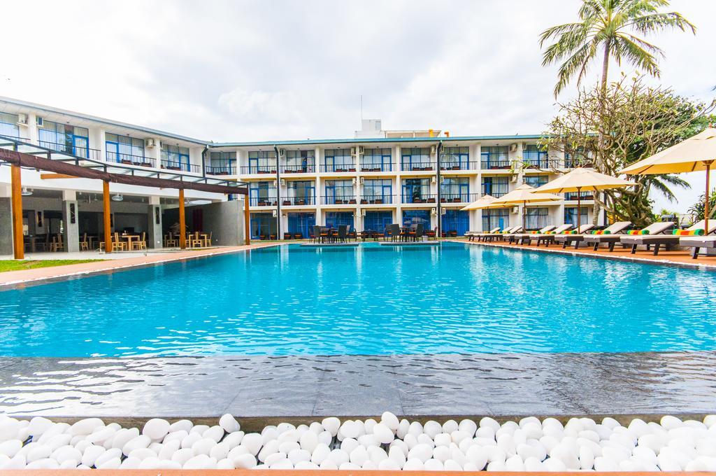 Camelot Beach Hotel Negombo Exterior foto